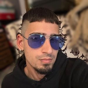 Meet your Posher, Alex